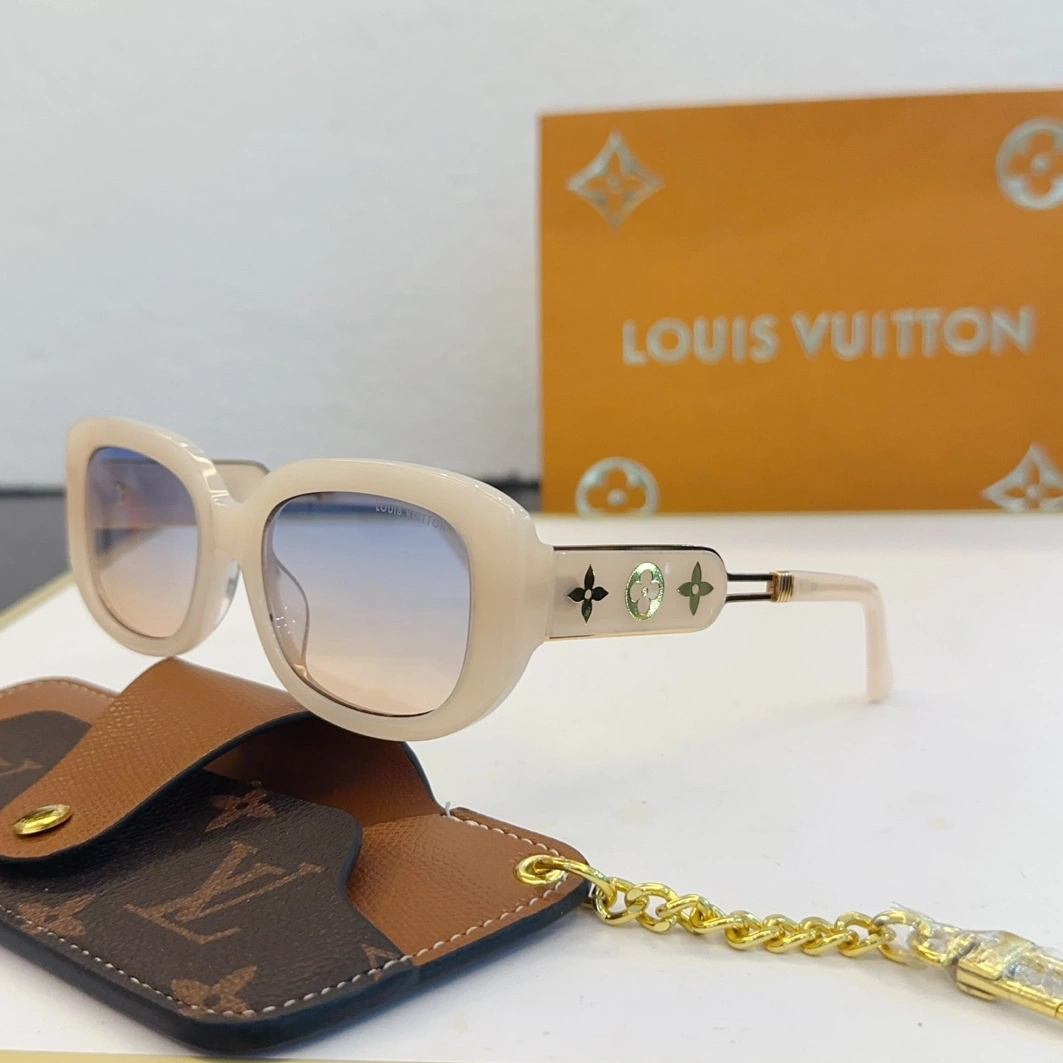 Louis Vuitton AAA Quality Sunglasses Cozy 881