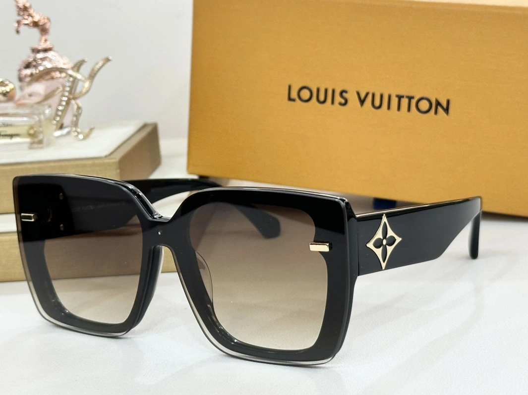 Louis Vuitton AAA Quality Sunglasses DailyWear 4303