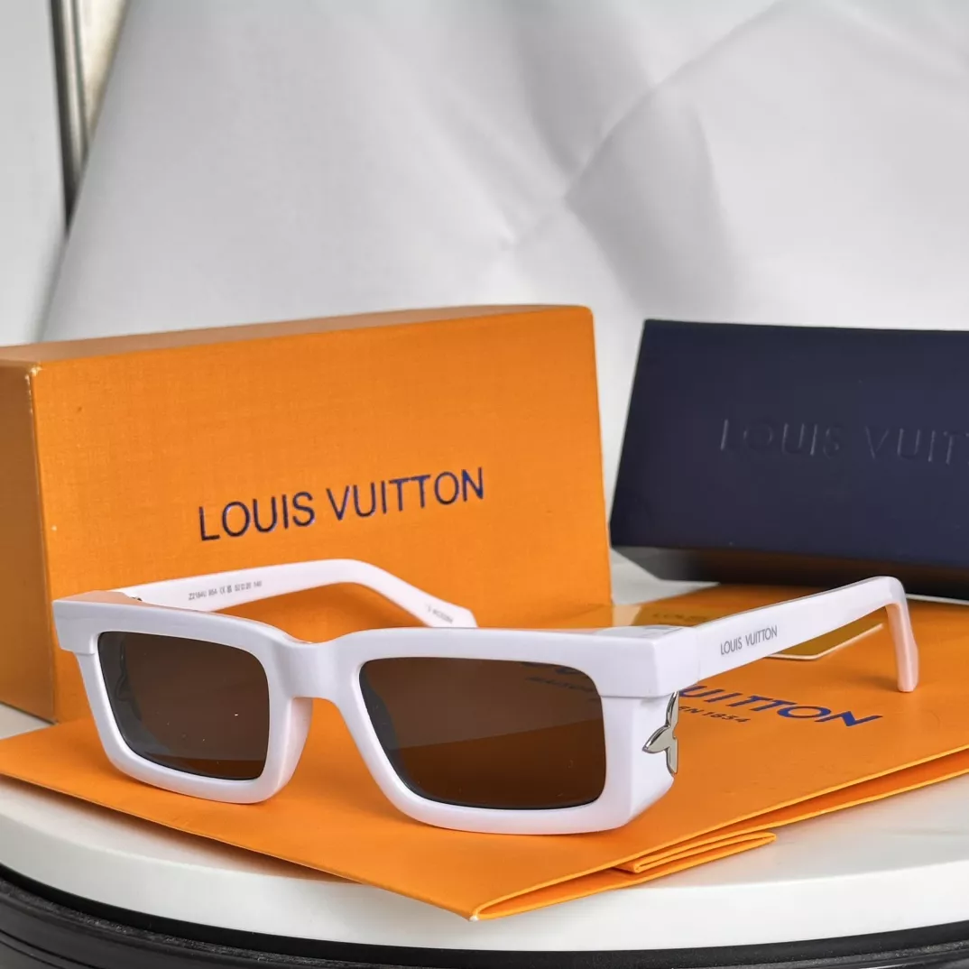 Louis Vuitton AAA Quality Sunglasses DailyWear 5639