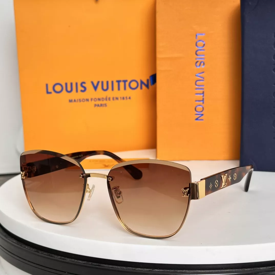 Louis Vuitton AAA Quality Sunglasses Durable 4907