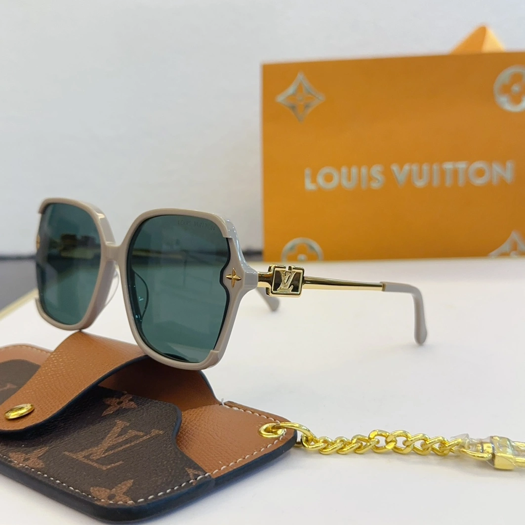 Louis Vuitton AAA Quality Sunglasses Durable 6076