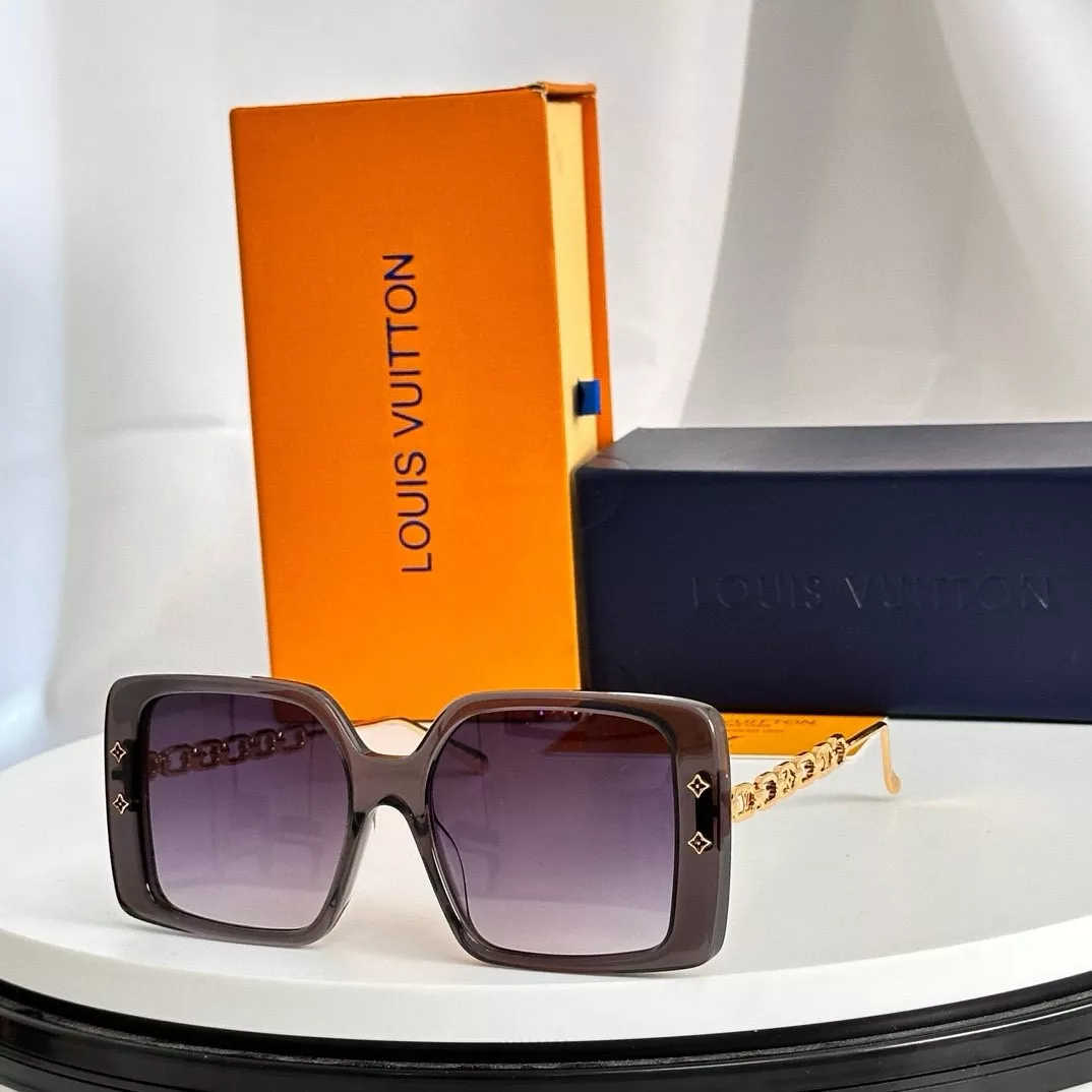 Louis Vuitton AAA Quality Sunglasses Durable 9242
