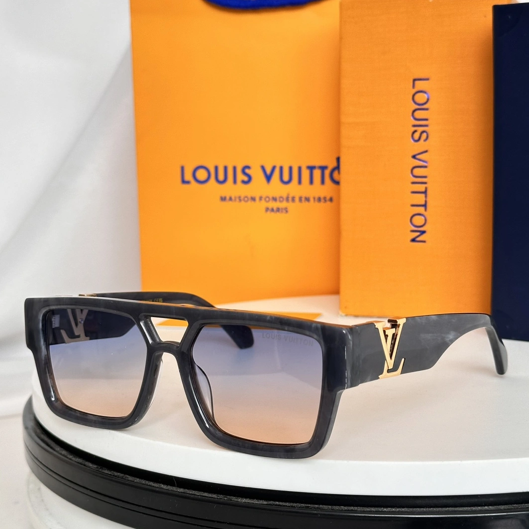 Louis Vuitton AAA Quality Sunglasses Durable 9352