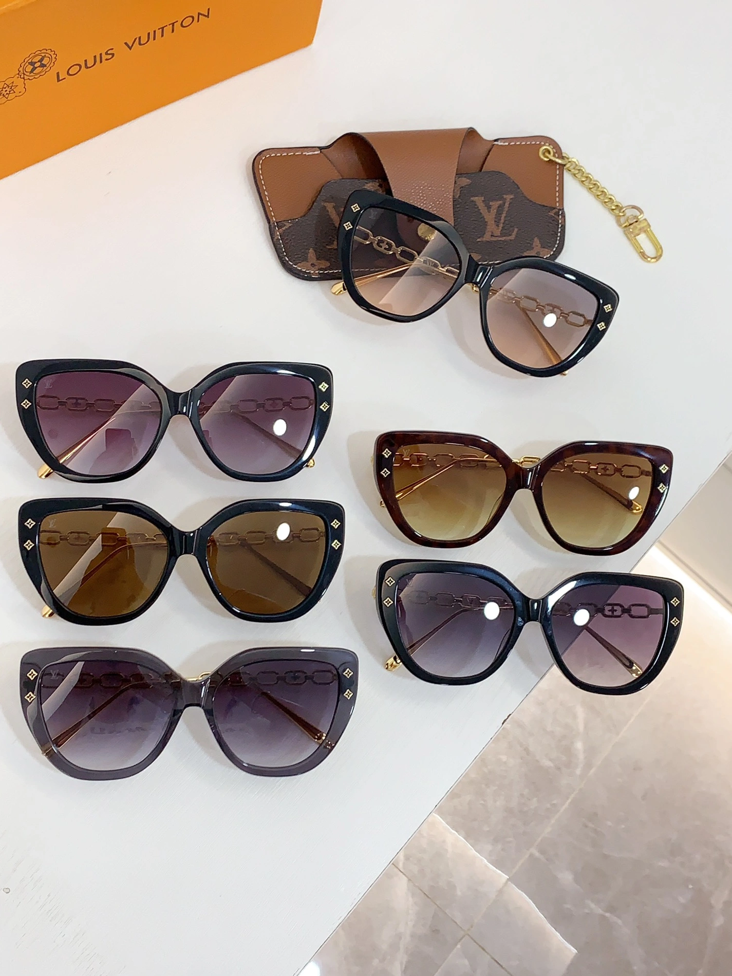 Louis Vuitton AAA Quality Sunglasses EasyMatch 5917