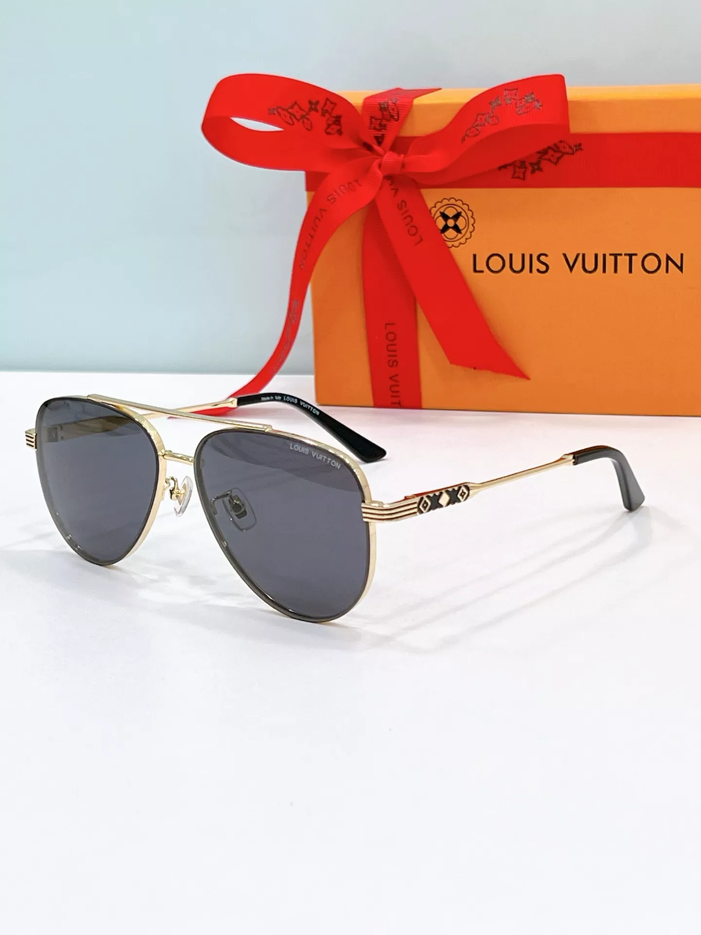 Louis Vuitton AAA Quality Sunglasses Elegant 3727