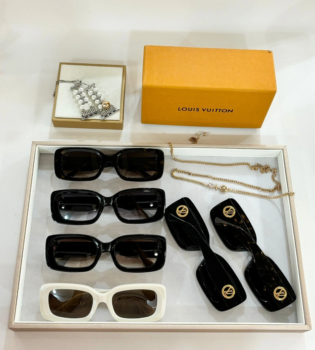 Louis Vuitton AAA Quality Sunglasses Elegant 937
