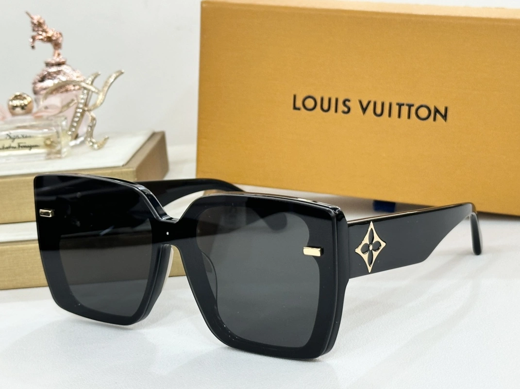 Louis Vuitton AAA Quality Sunglasses EyeCatching 3976