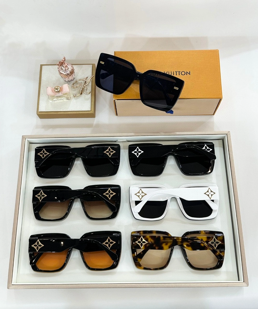 Louis Vuitton AAA Quality Sunglasses EyeCatching 3976