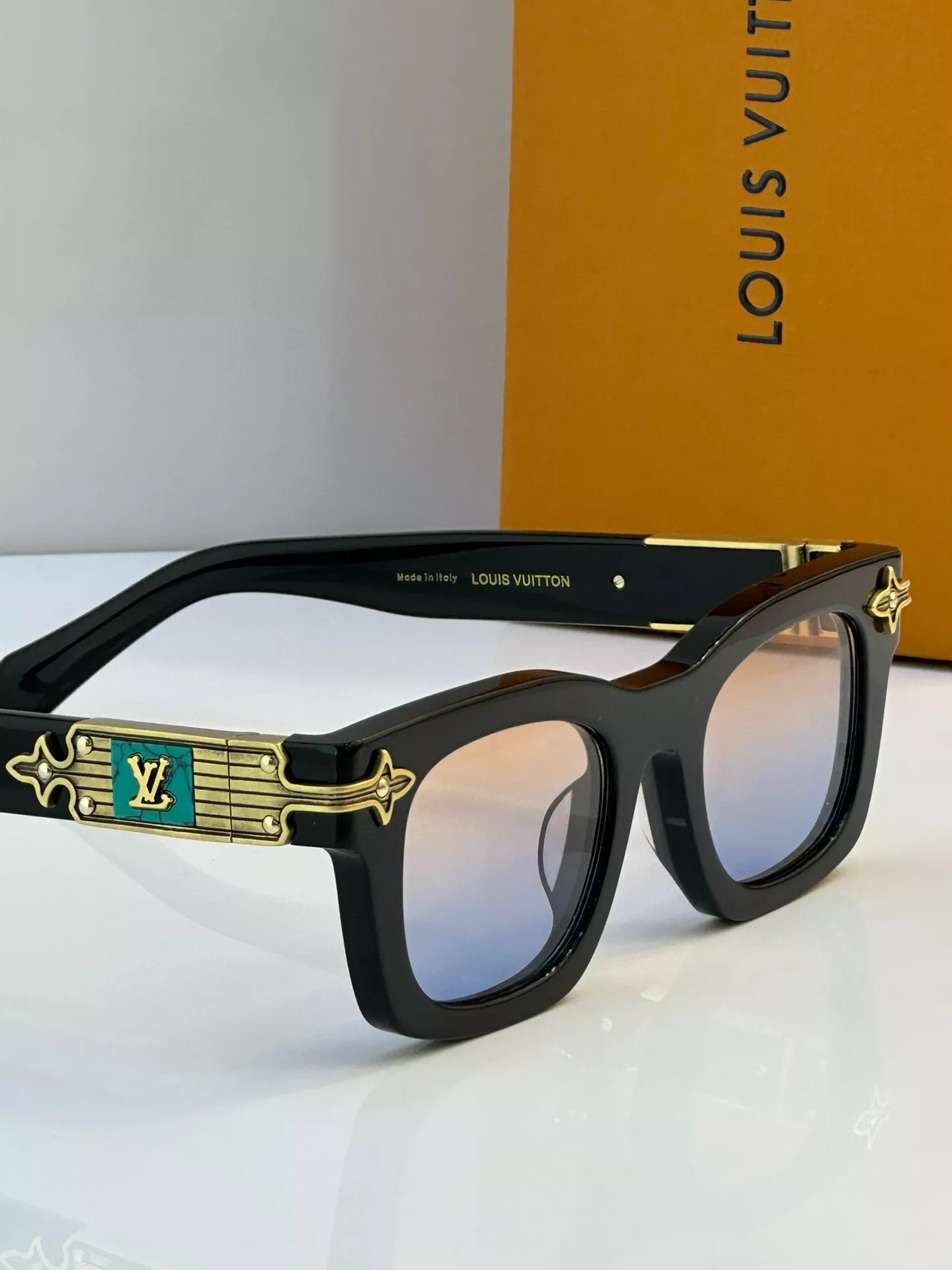 Louis Vuitton AAA Quality Sunglasses Fashionable 4264