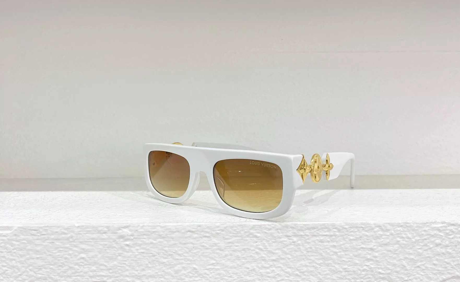 Louis Vuitton AAA Quality Sunglasses Functional 1133