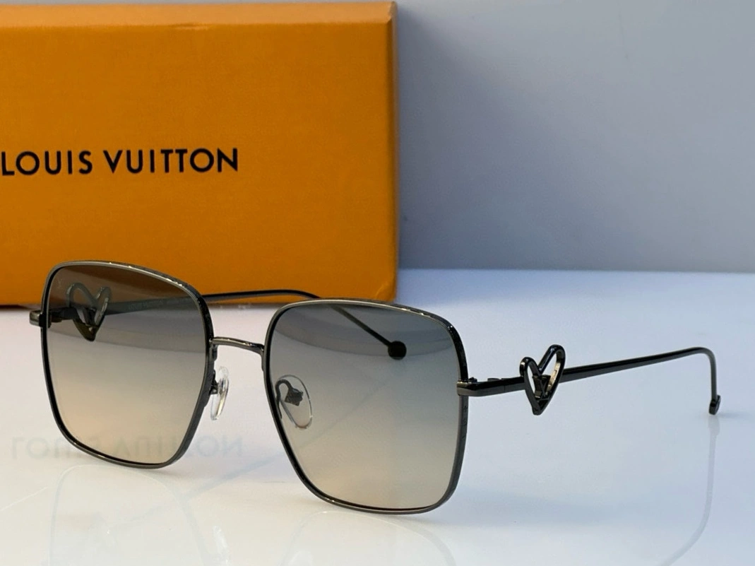 Louis Vuitton AAA Quality Sunglasses GoodFit 3131