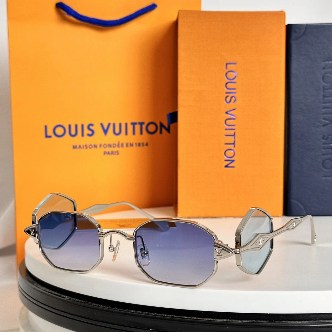 Louis Vuitton AAA Quality Sunglasses GoodFit 5543