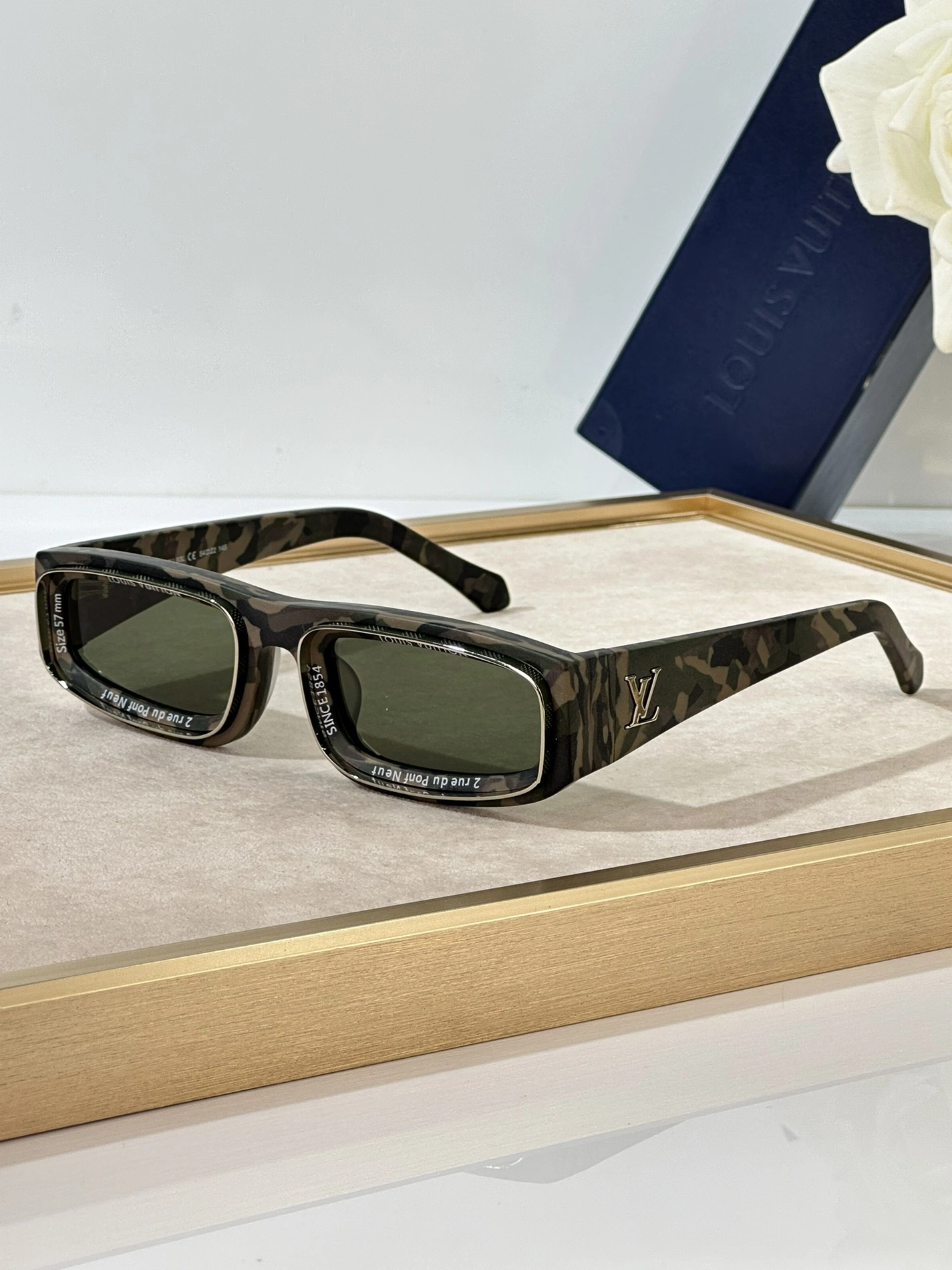 Louis Vuitton AAA Quality Sunglasses Lightweight 1561