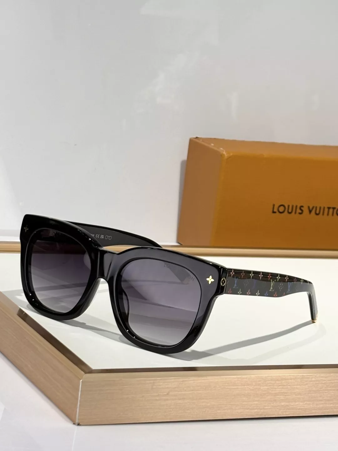 Louis Vuitton AAA Quality Sunglasses Lightweight 2123