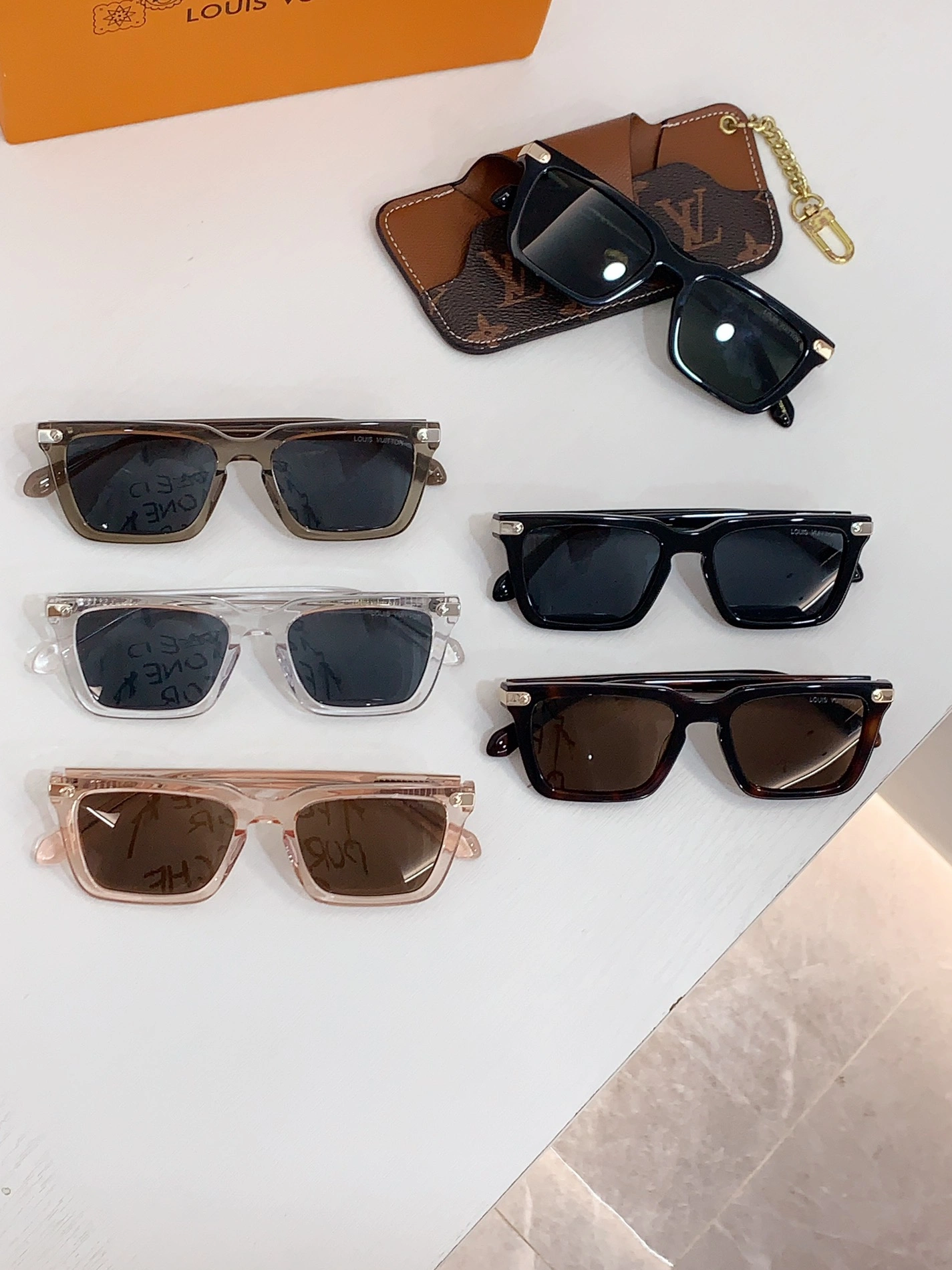 Louis Vuitton AAA Quality Sunglasses Minimalist 2739