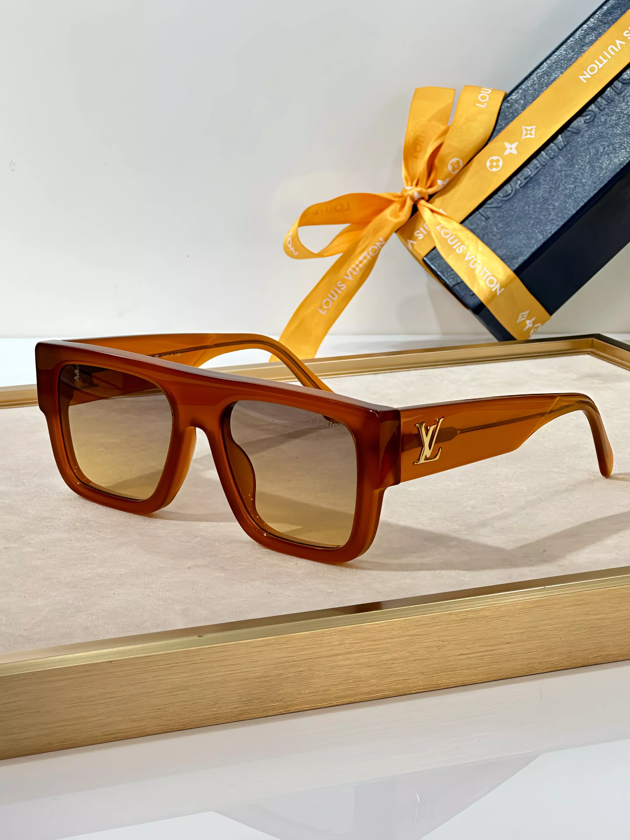 Louis Vuitton AAA Quality Sunglasses Minimalist 9126