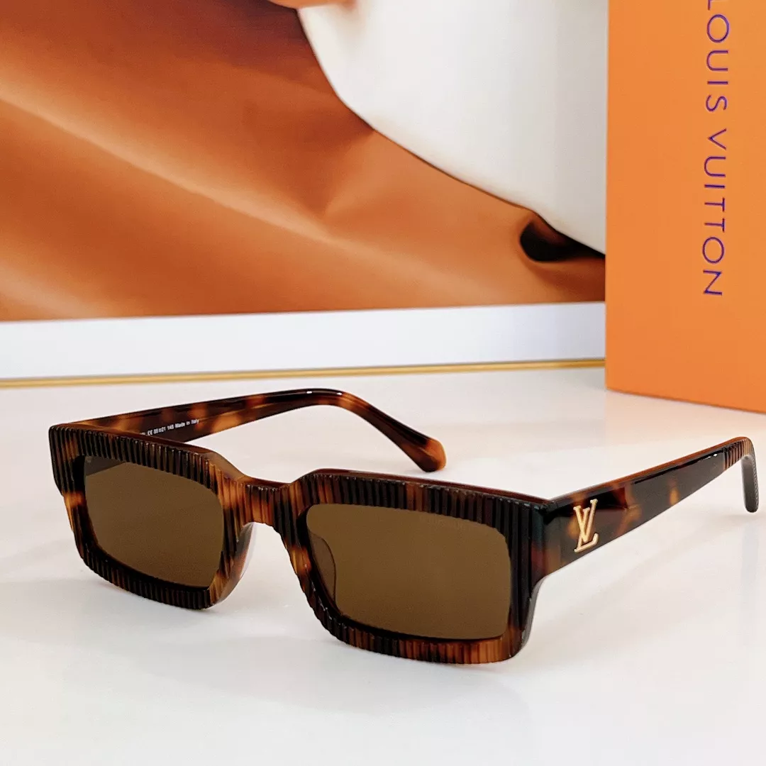 Louis Vuitton AAA Quality Sunglasses Modern 4448