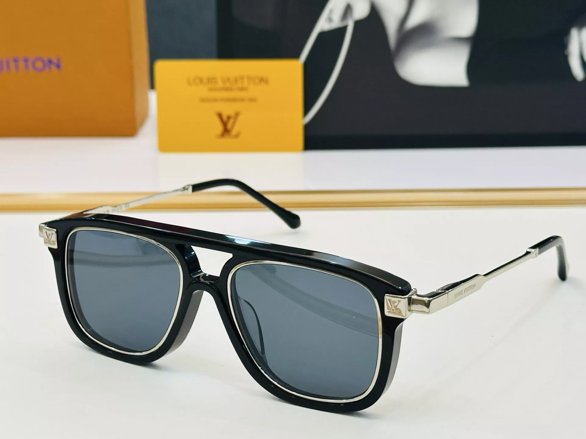 Louis Vuitton AAA Quality Sunglasses ModernLook 9073