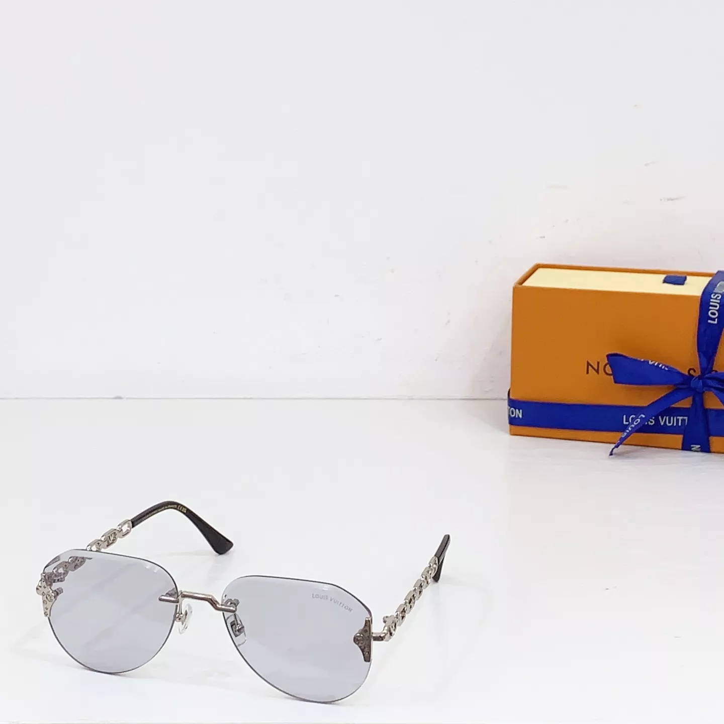Louis Vuitton AAA Quality Sunglasses NewStyle 7912
