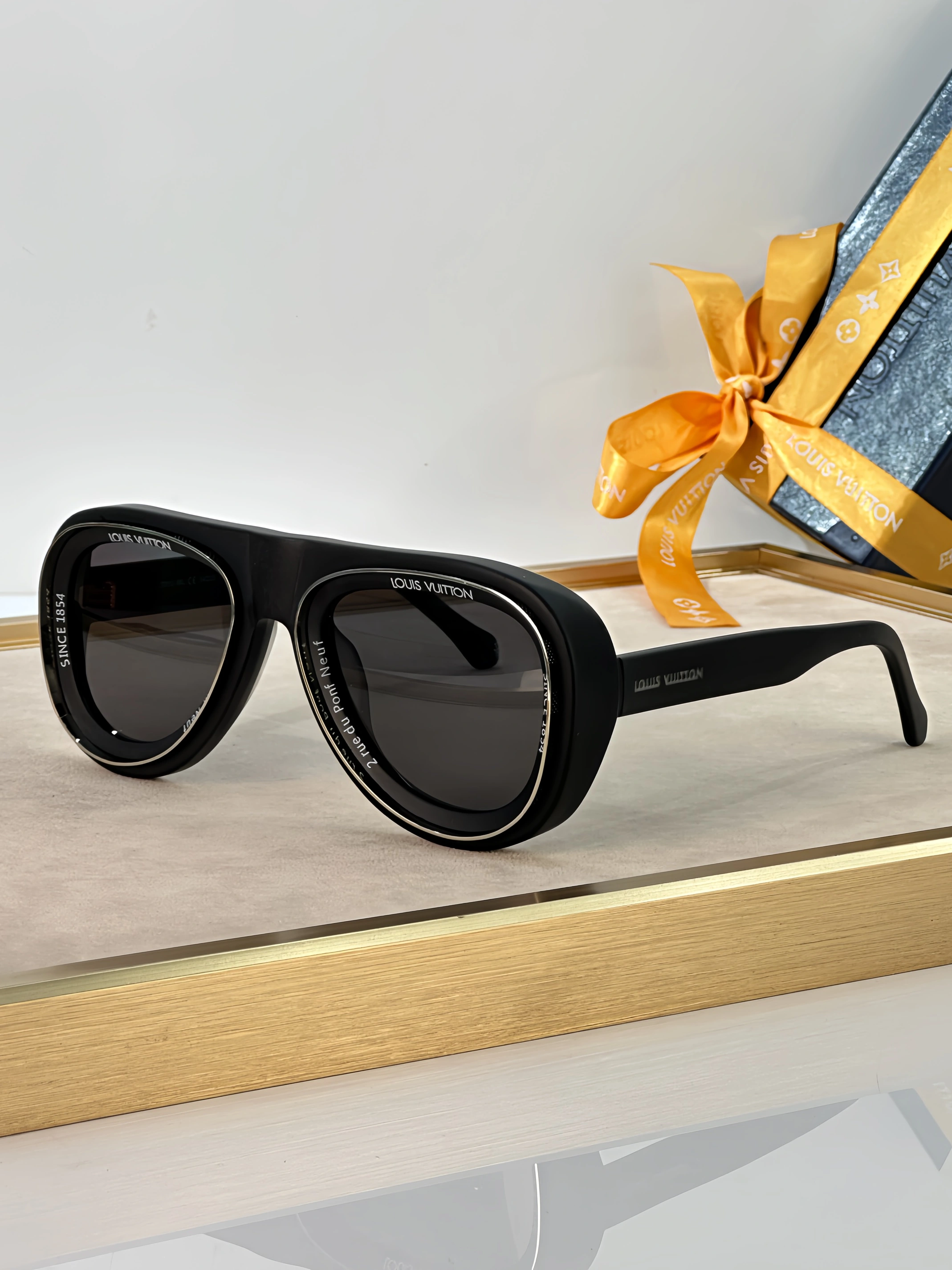Louis Vuitton AAA Quality Sunglasses Practical 2481