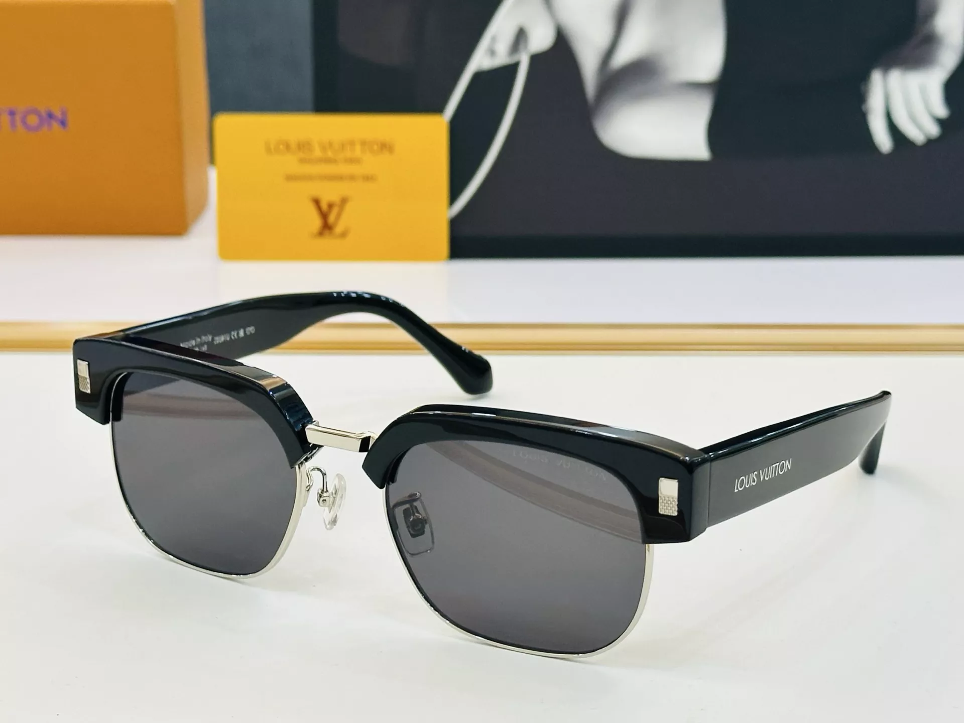 Louis Vuitton AAA Quality Sunglasses Practical 3249