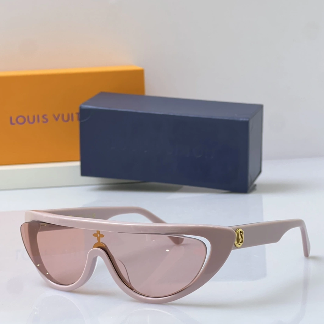 Louis Vuitton AAA Quality Sunglasses Practical 5453
