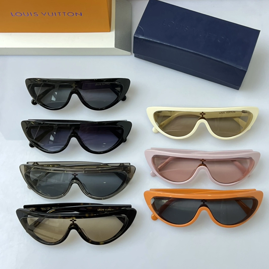 Louis Vuitton AAA Quality Sunglasses Practical 5453