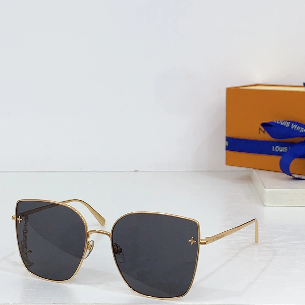 Louis Vuitton AAA Quality Sunglasses Practical 5830