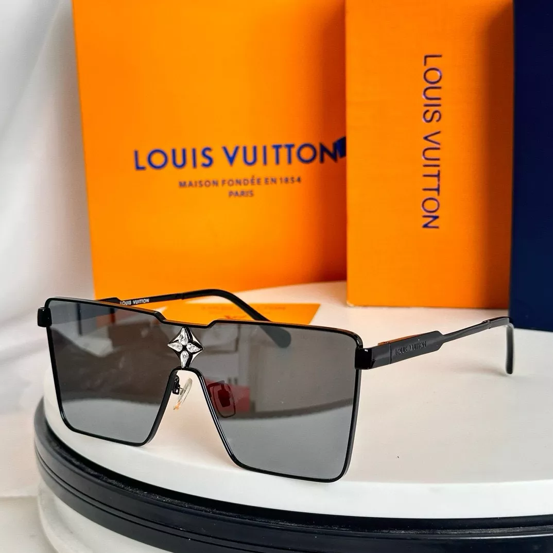 Louis Vuitton AAA Quality Sunglasses Practical 6446