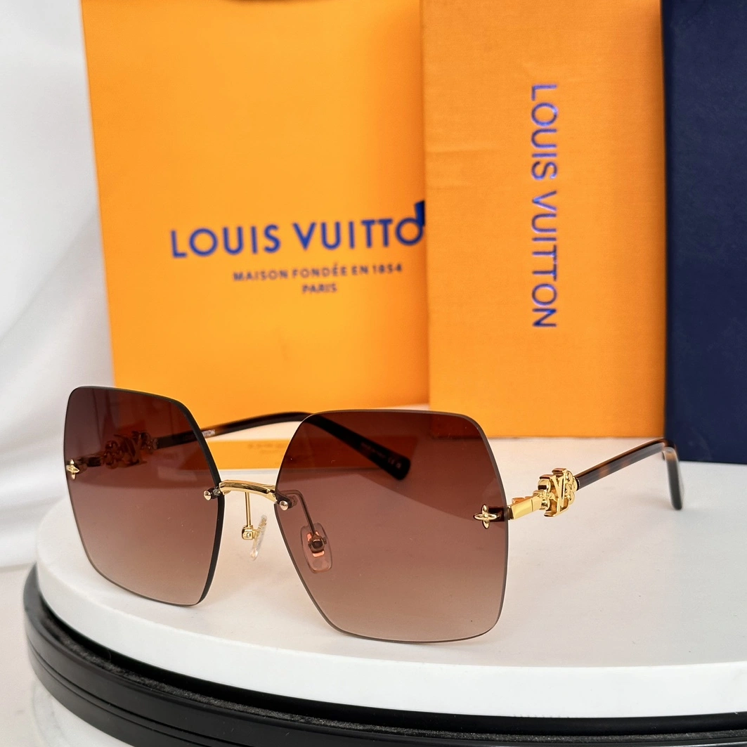 Louis Vuitton AAA Quality Sunglasses Refined 2696