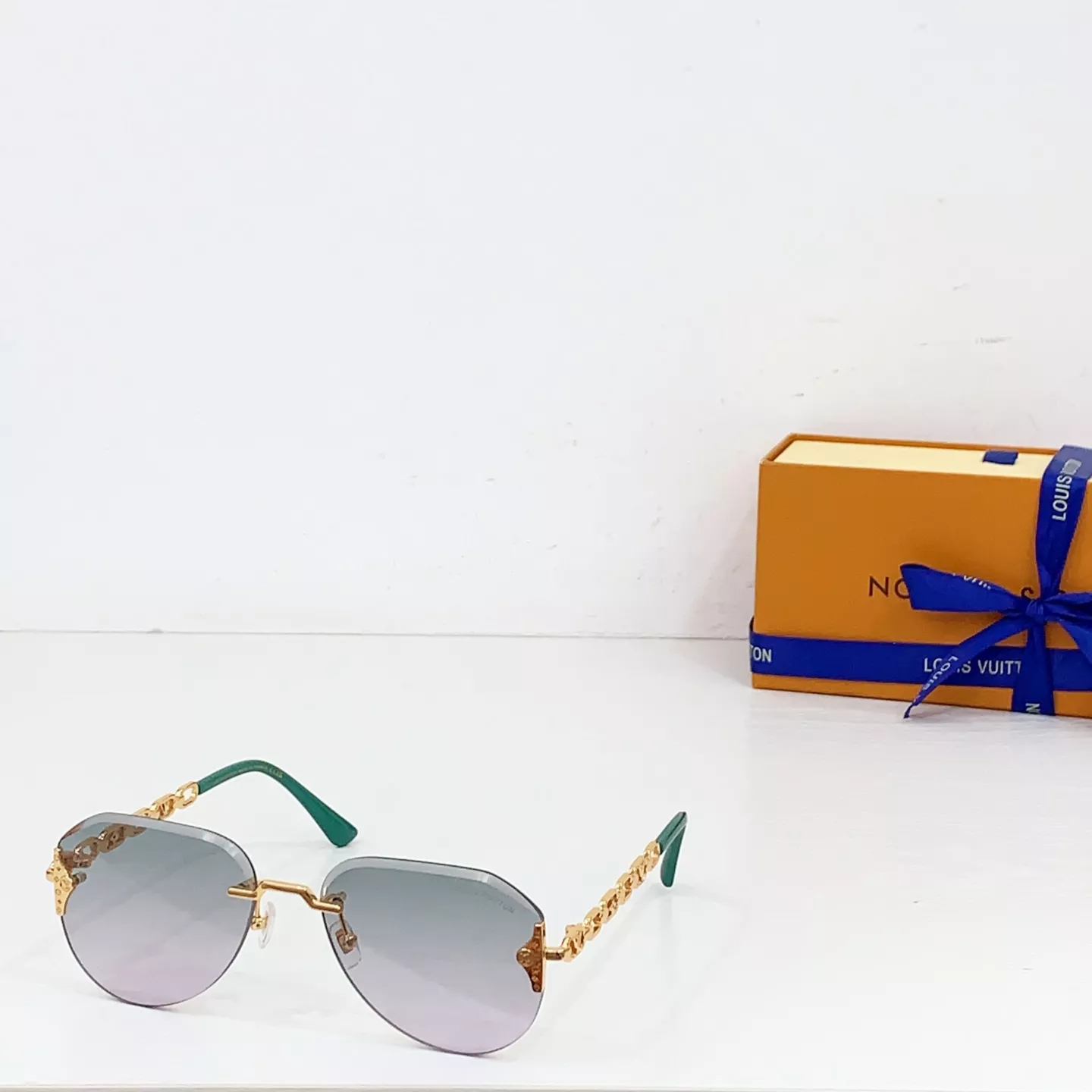 Louis Vuitton AAA Quality Sunglasses Refined 4427