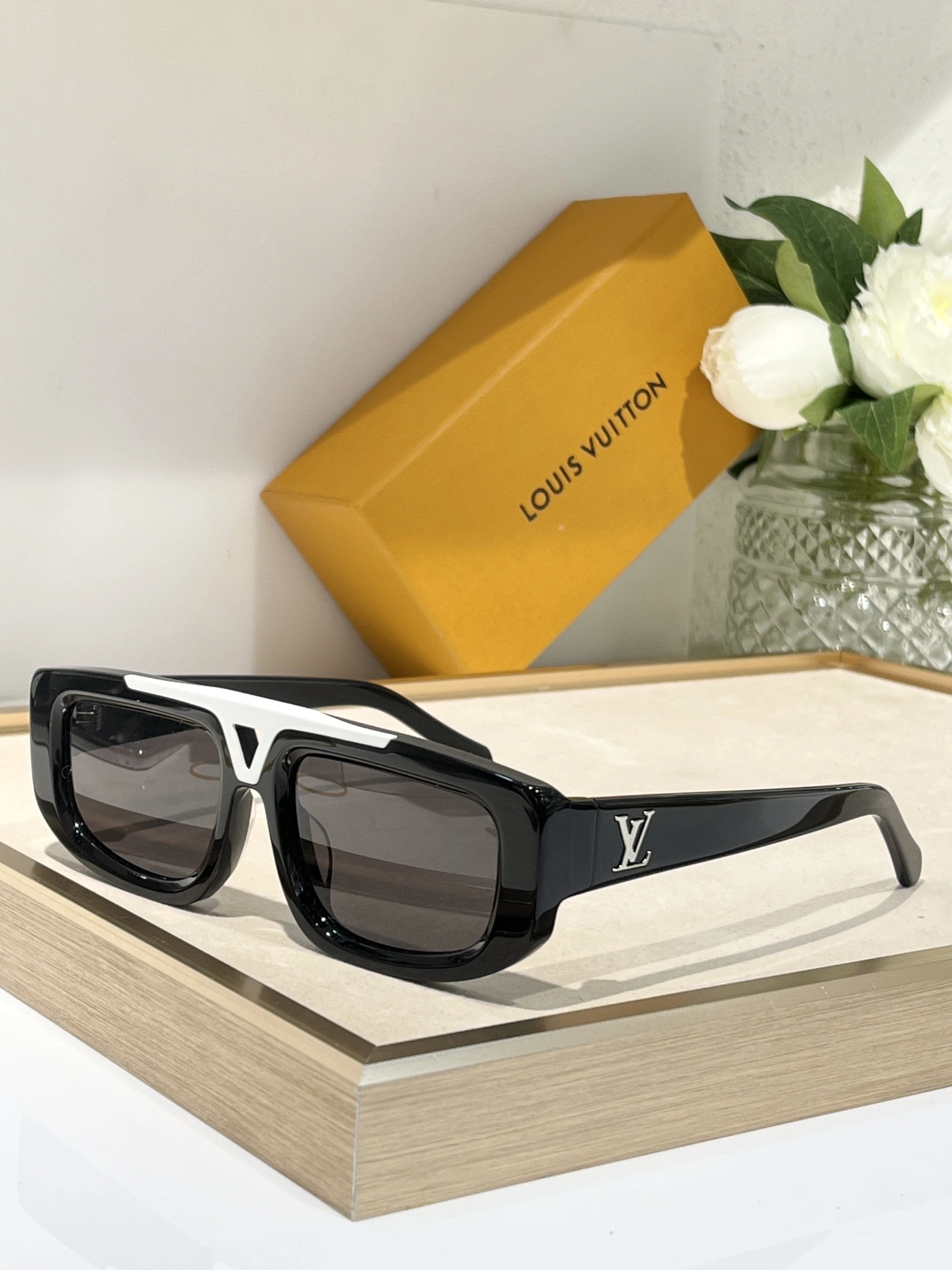 Louis Vuitton AAA Quality Sunglasses Resilient 2941