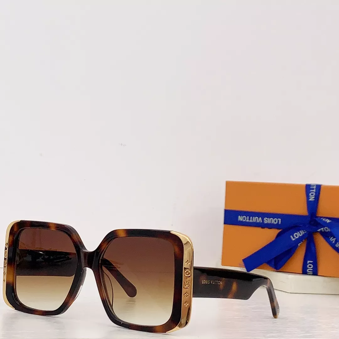 Louis Vuitton AAA Quality Sunglasses Sleek 7656