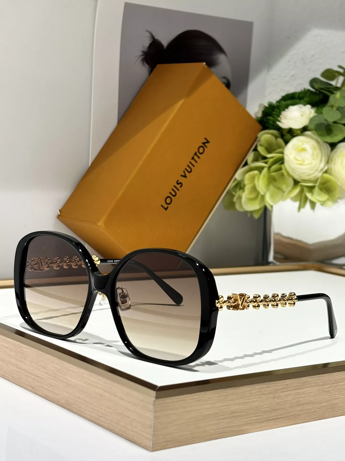 Louis Vuitton AAA Quality Sunglasses Soft 5994