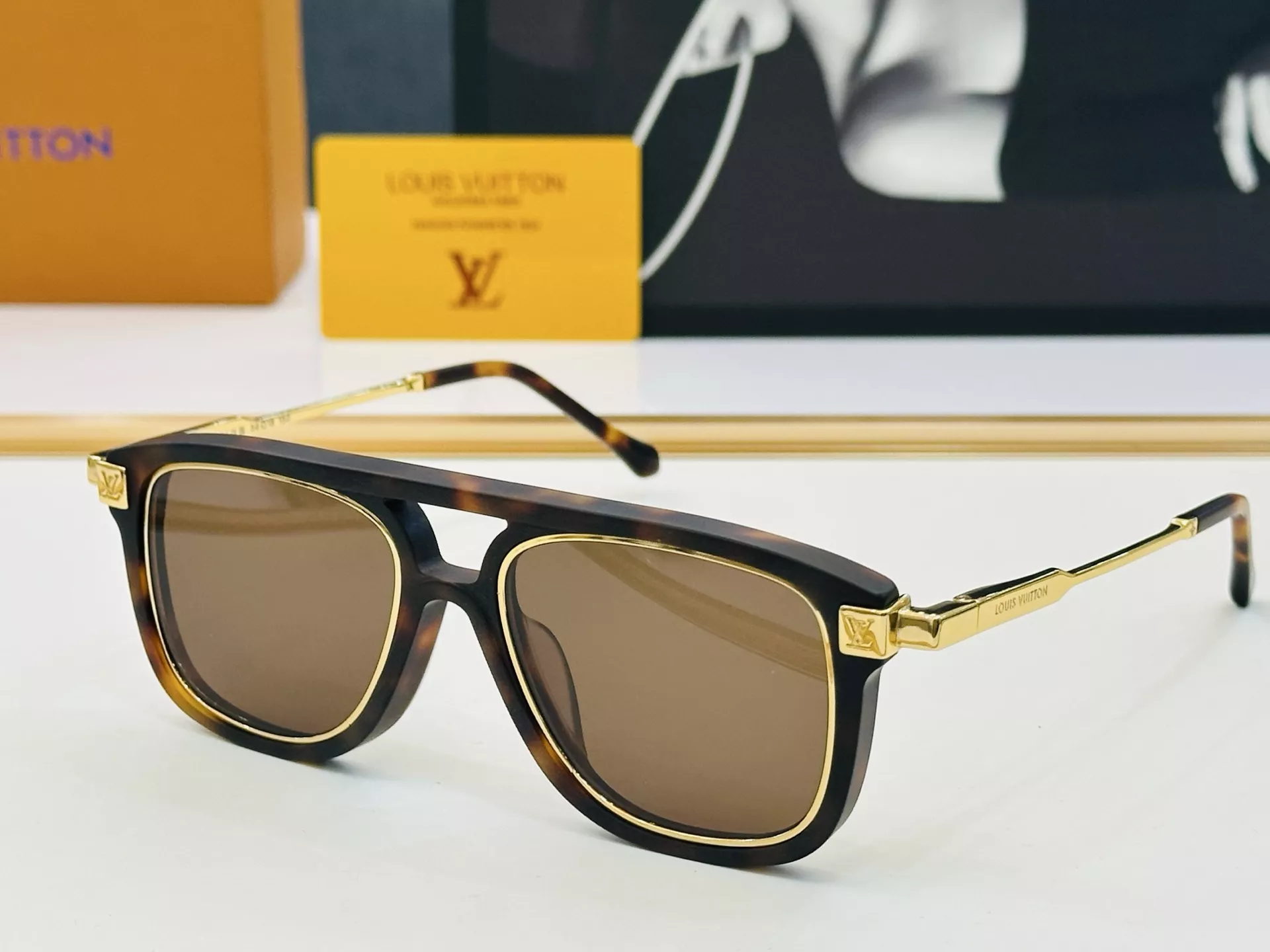 Louis Vuitton AAA Quality Sunglasses Soft 7112