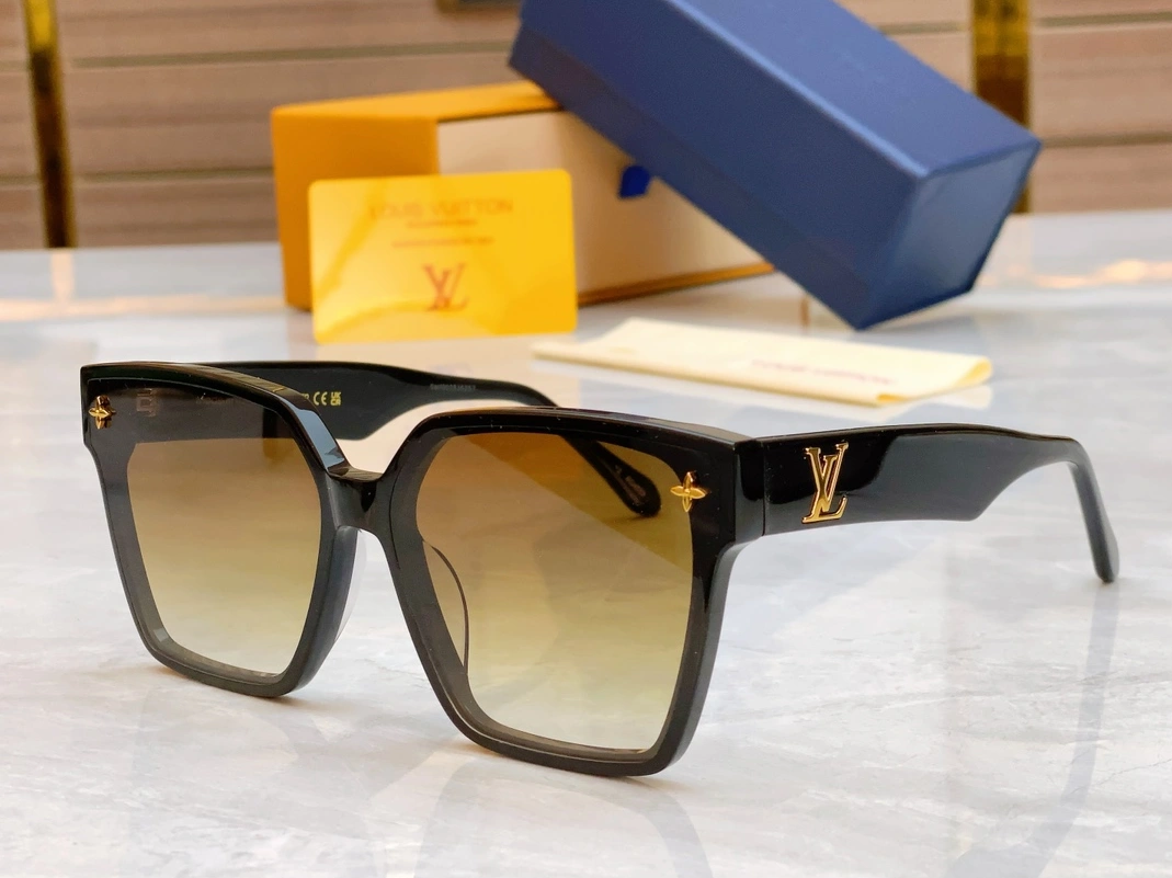 Louis Vuitton AAA Quality Sunglasses Soft 726