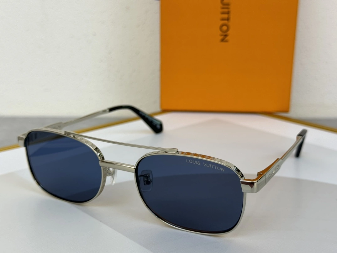 Louis Vuitton AAA Quality Sunglasses Soft 9235