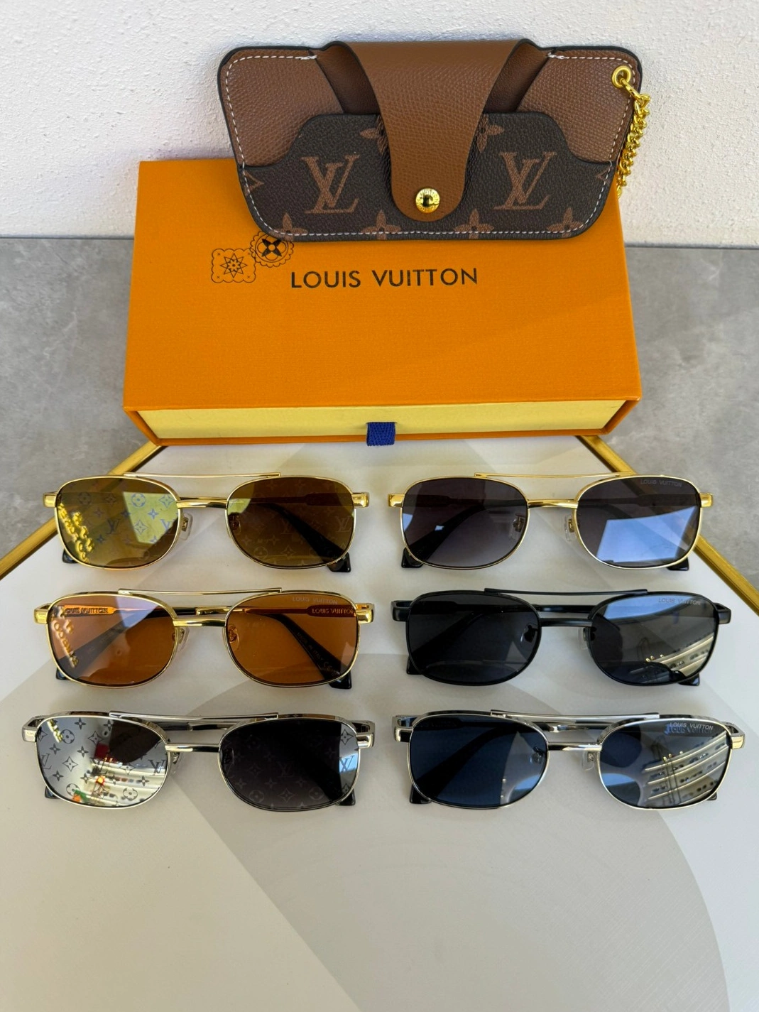 Louis Vuitton AAA Quality Sunglasses Soft 9235