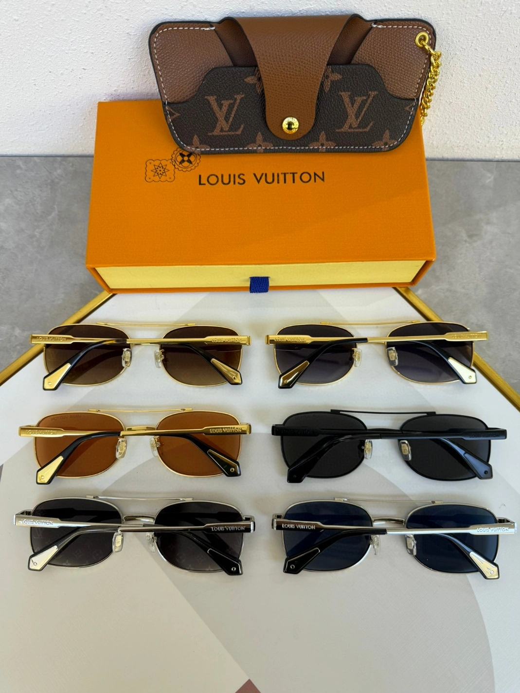 Louis Vuitton AAA Quality Sunglasses Soft 9235