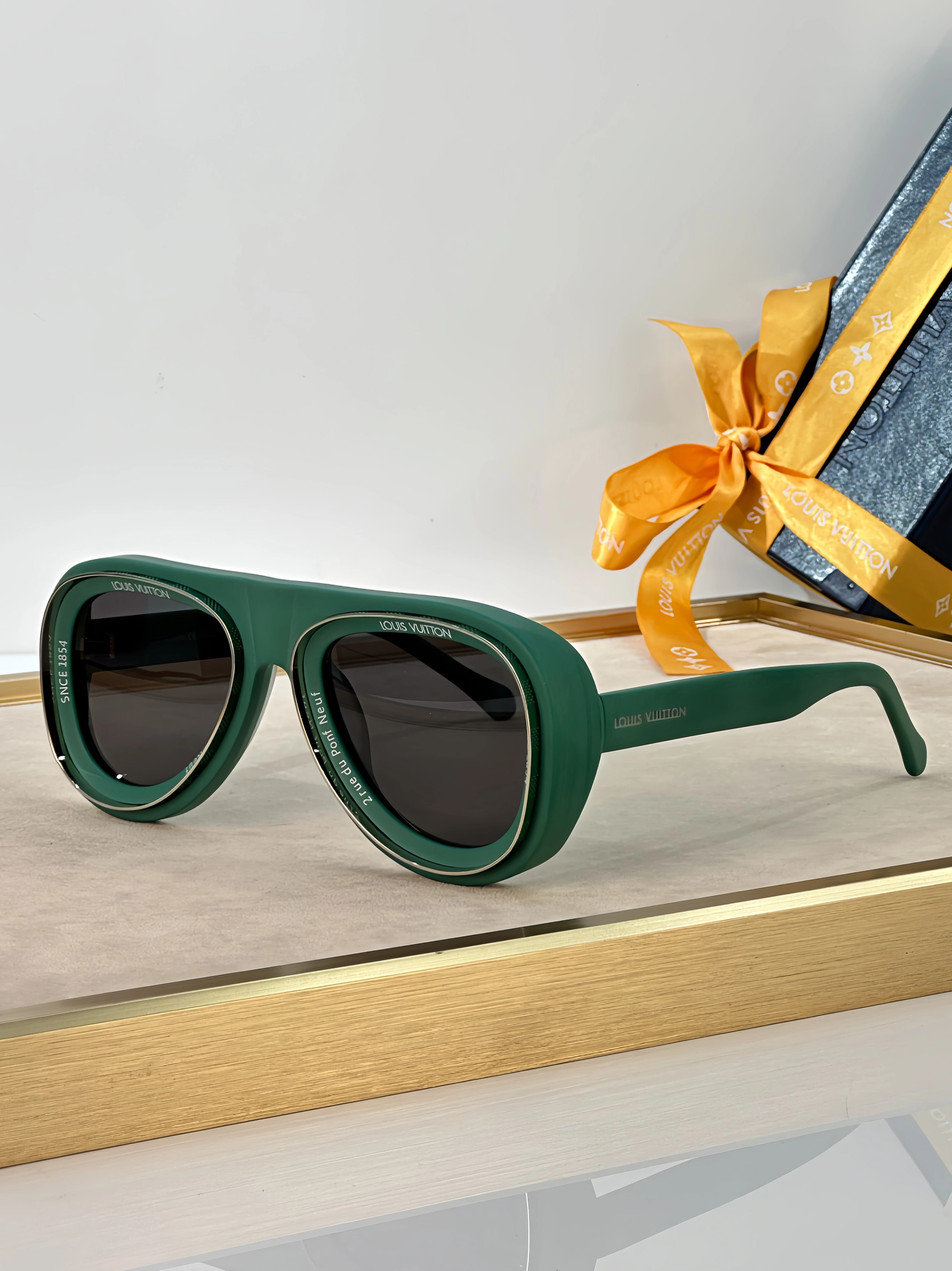 Louis Vuitton AAA Quality Sunglasses Sophisticated 6699