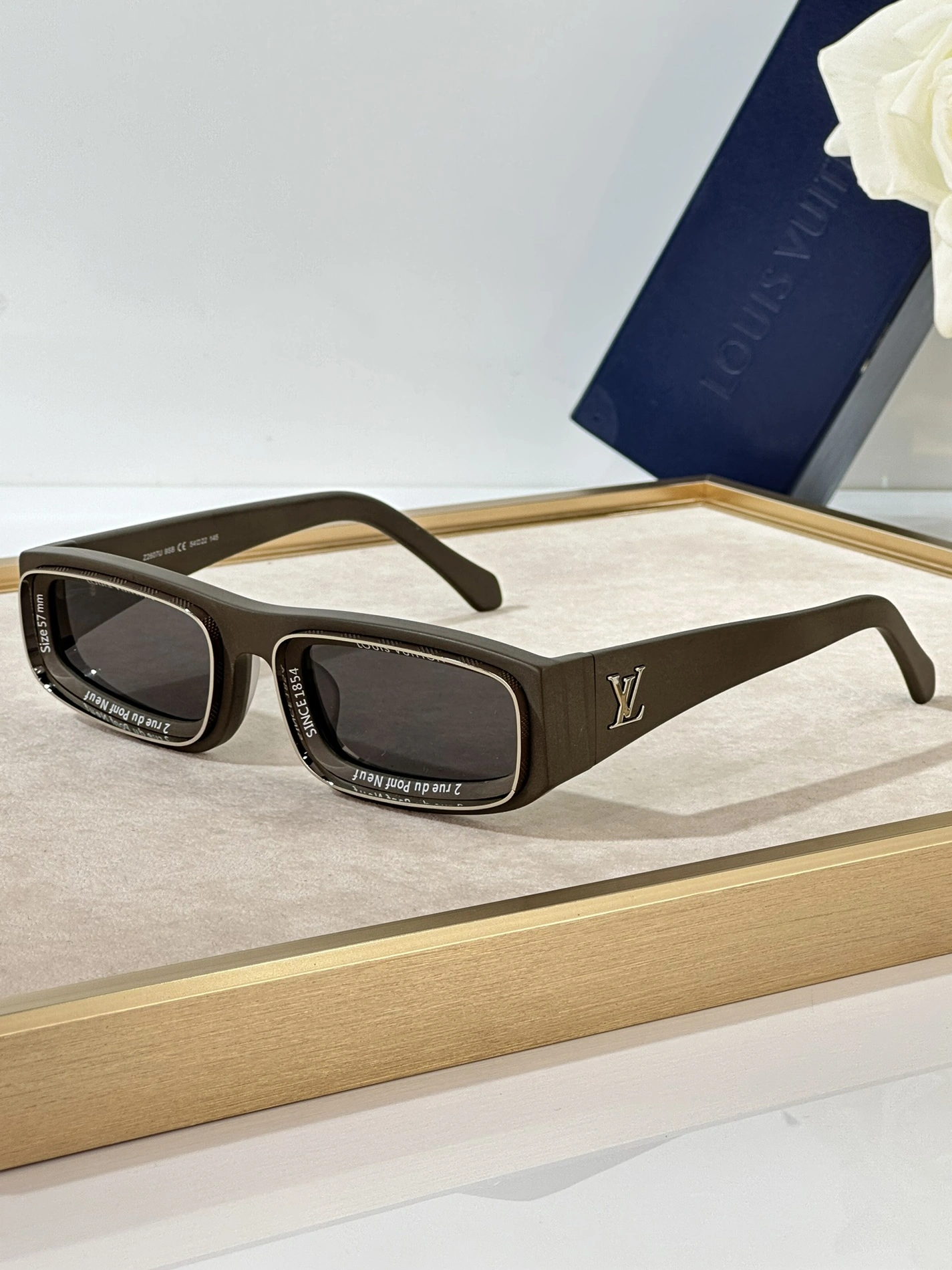 Louis Vuitton AAA Quality Sunglasses SportInspired 883