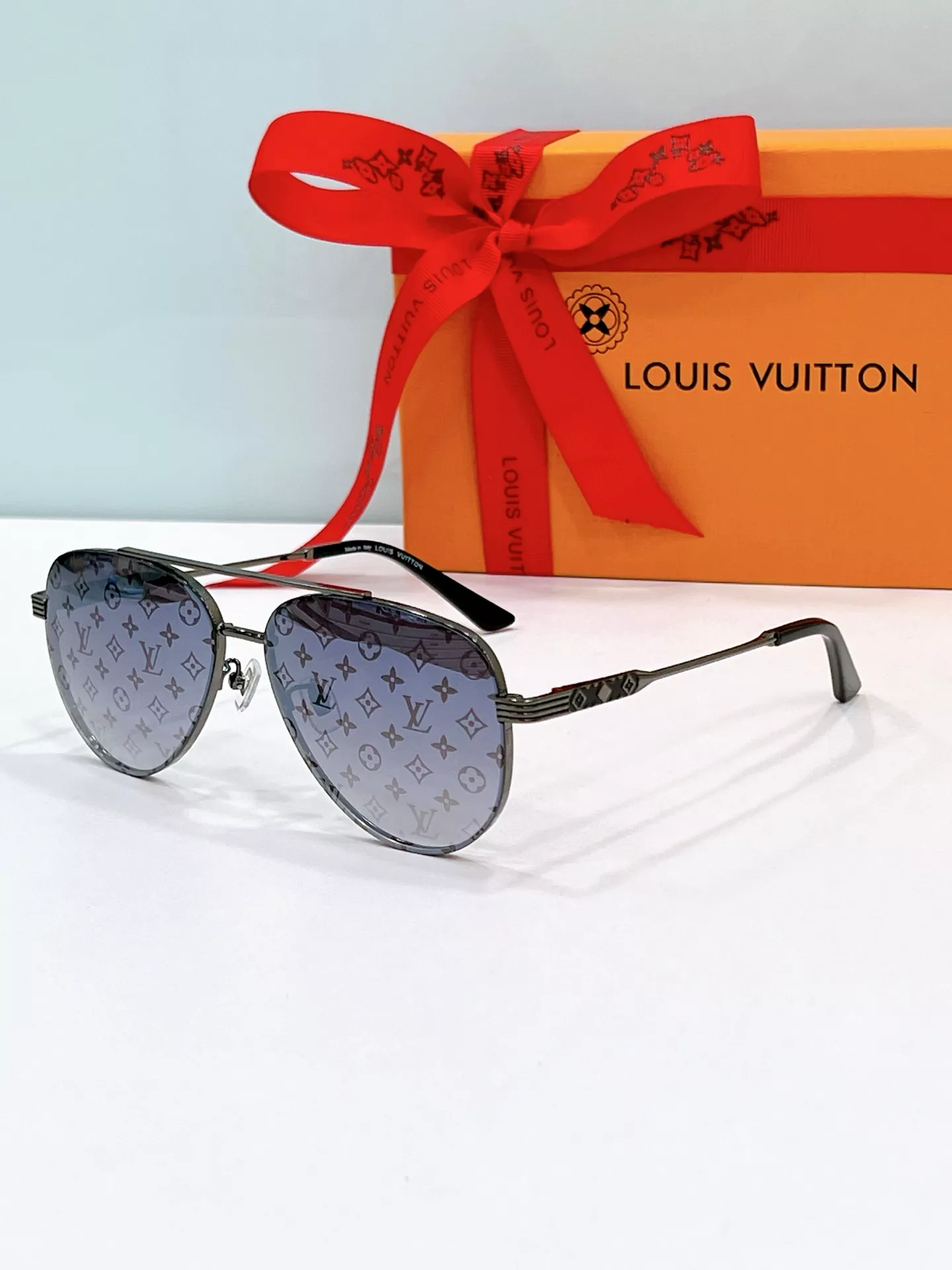 Louis Vuitton AAA Quality Sunglasses StreetReady 5120