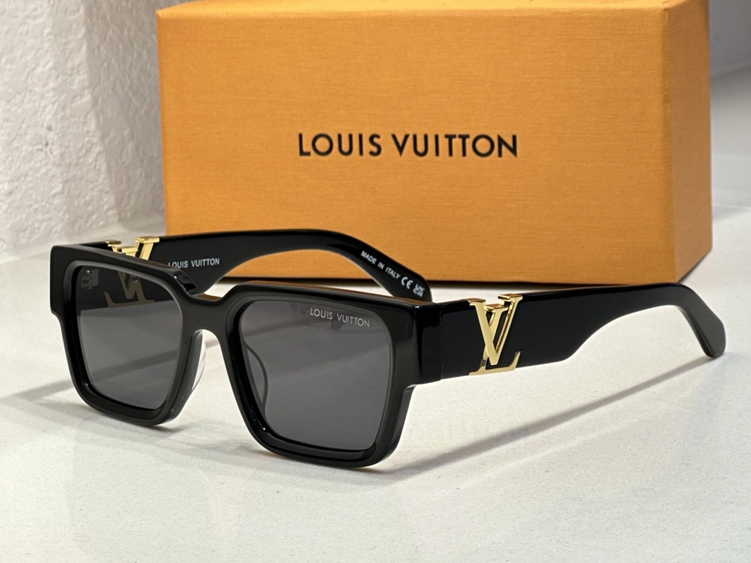Louis Vuitton AAA Quality Sunglasses Stylish 9646