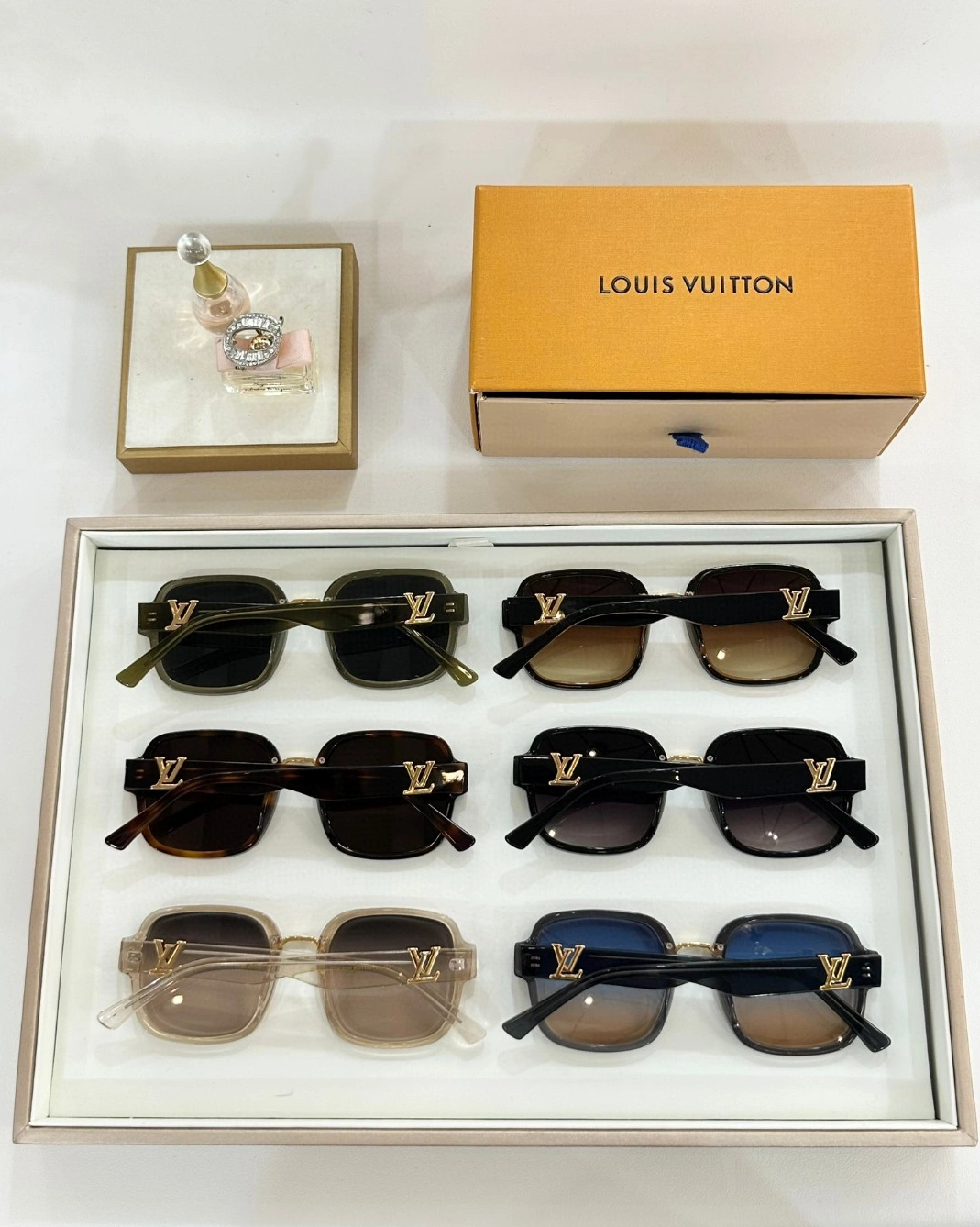 Louis Vuitton AAA Quality Sunglasses Timeless 9260