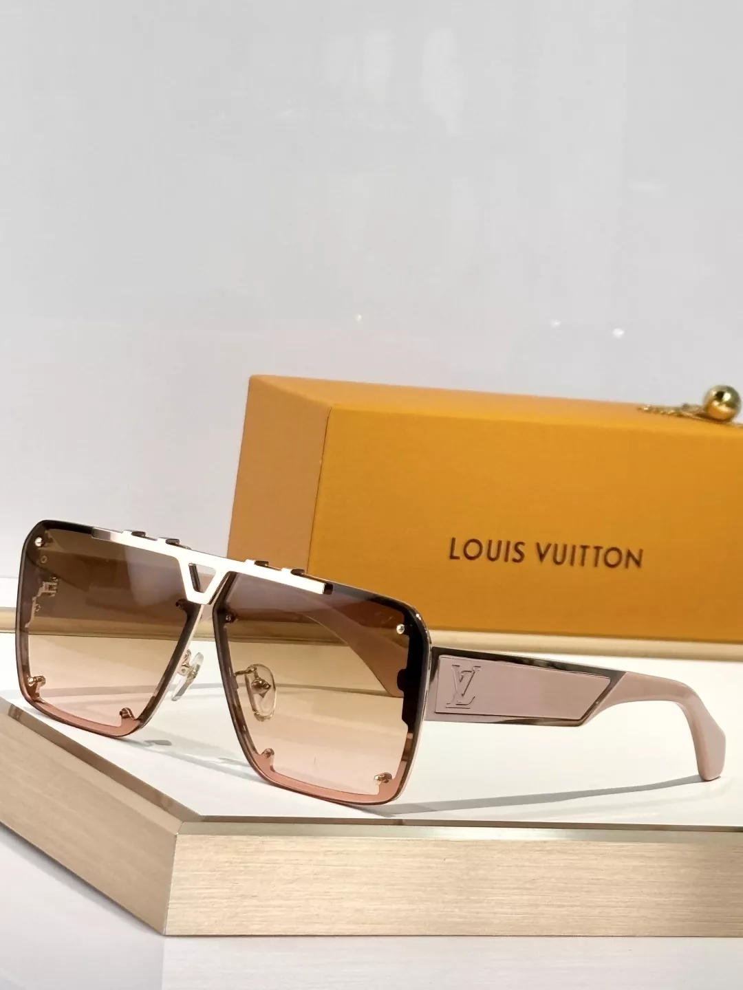 Louis Vuitton AAA Quality Sunglasses Trendsetting 1078