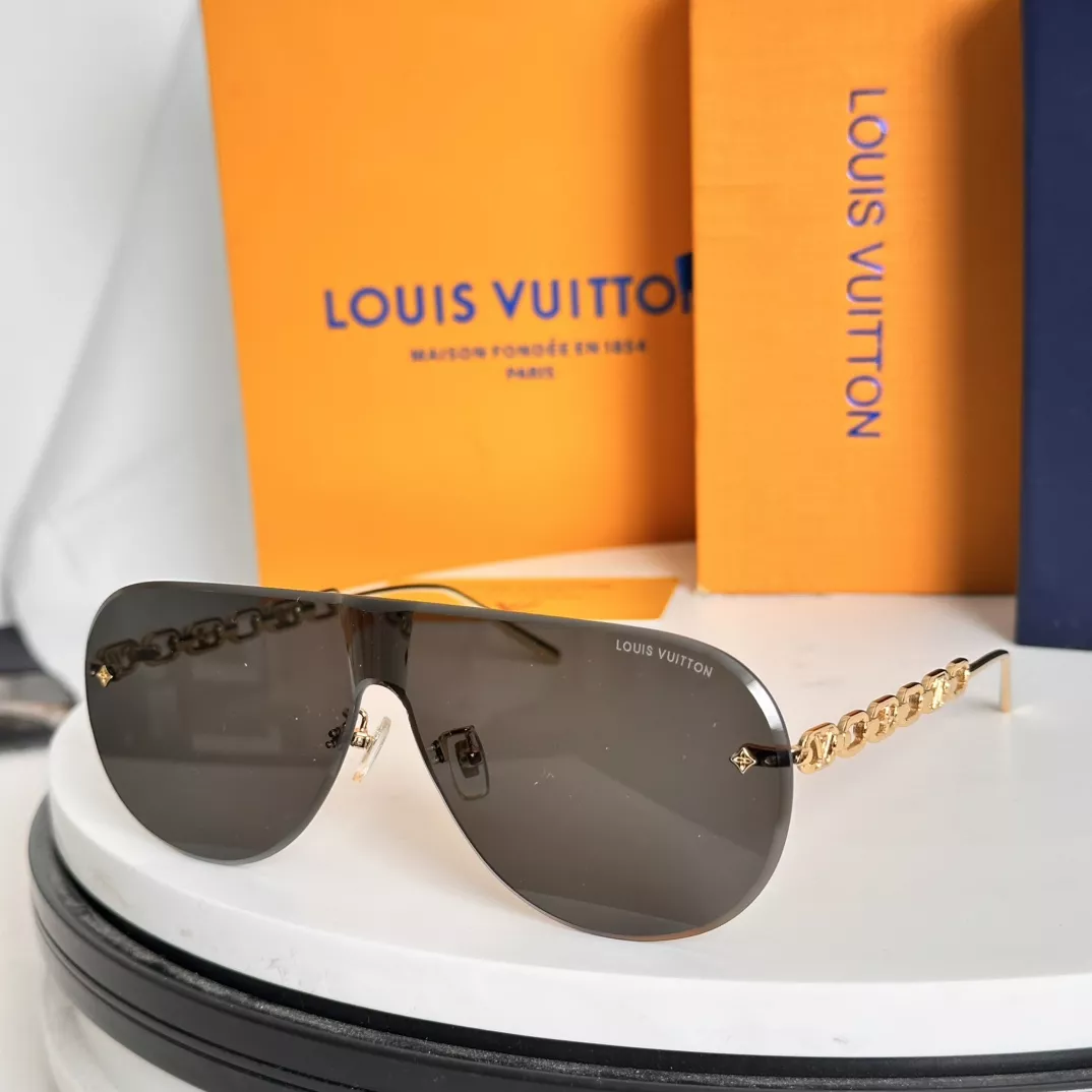 Louis Vuitton AAA Quality Sunglasses Trendsetting 7039