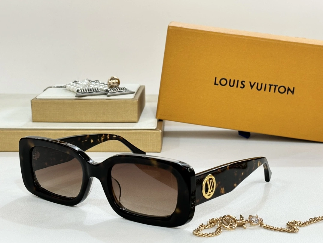 Louis Vuitton AAA Quality Sunglasses Trendy 7998