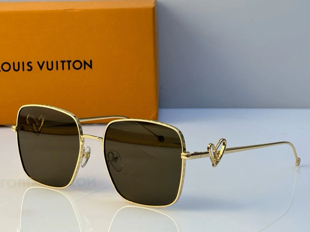 Louis Vuitton AAA Quality Sunglasses Trendy 8647