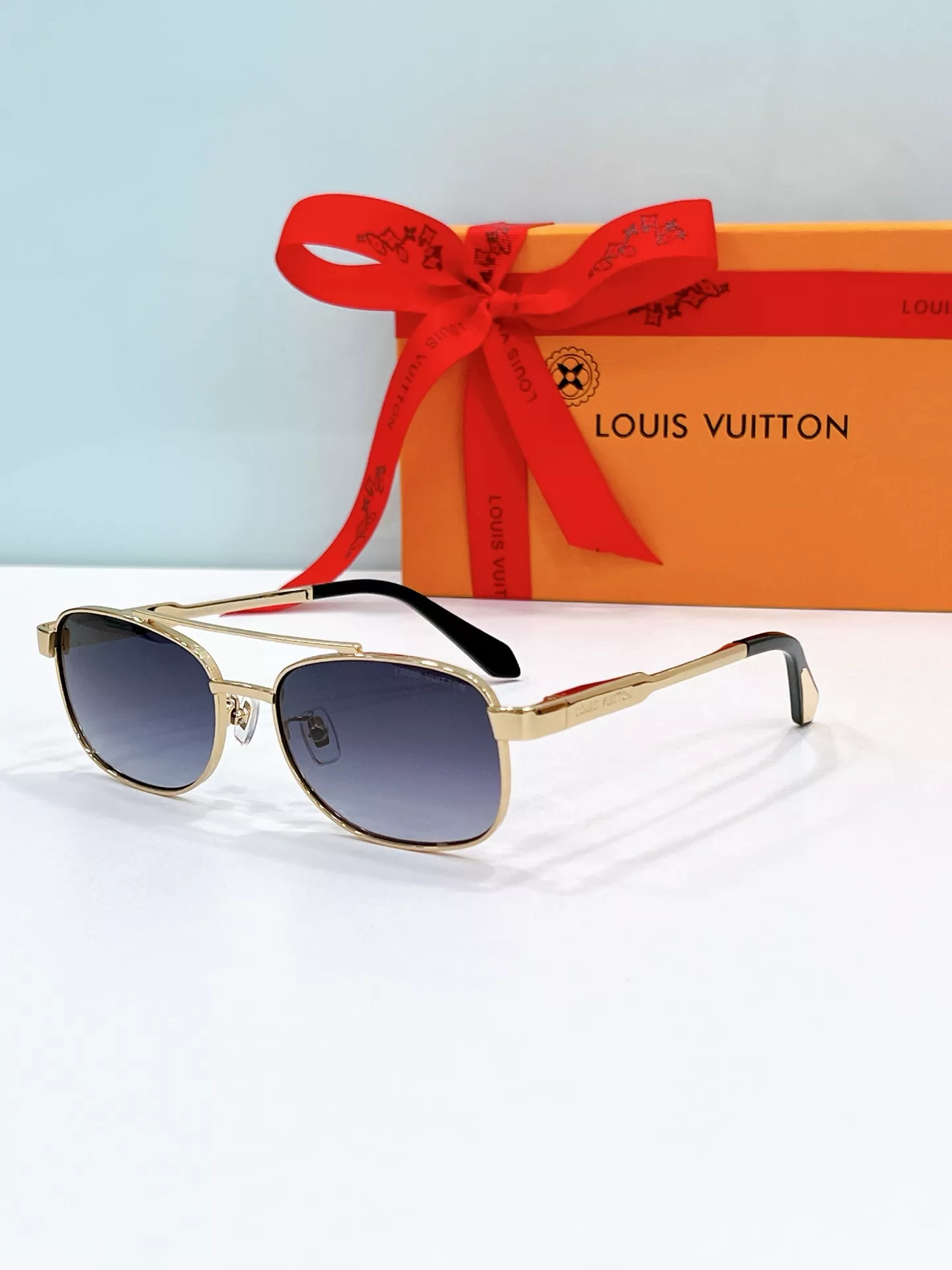 Louis Vuitton AAA Quality Sunglasses UrbanStyle 384