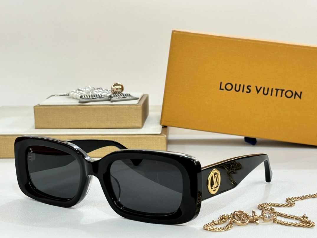 Louis Vuitton AAA Quality Sunglasses UrbanStyle 7569